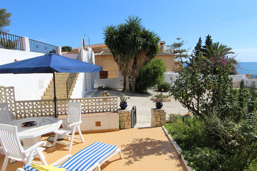 Algas Rustieke en prachtige woning in Moraira, Costa Blanca, Spanje met gemeenschappelijk zwembad voor 6 personen. De woning is gelegen in een woonwijk dichtbij het strand en ligt op 1 km van het strand....