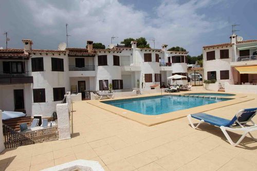 Algas Rustieke en prachtige woning met een gemeenschappelijk zwembad in Moraira, Costa Blanca, Spanje voor 6 personen. De woning is gelegen in een residentieel strandgebied en ligt op 1 km van het strand....