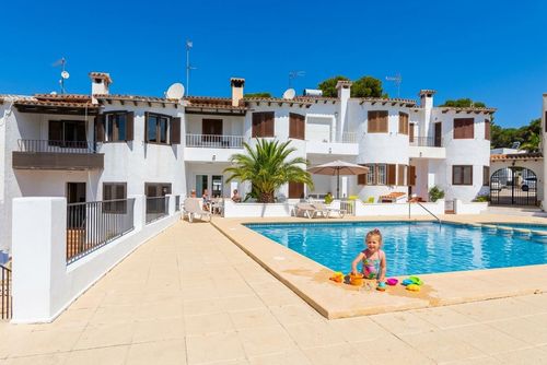 Algas 4pax Charmante maison de vacances rustique à Moraira, Costa Blanca, Espagne, avec une piscine commune pour 4 personnes. La maison est située dans un quartier résidentiel proche de la plage et se trouve à 1 km de la mer....