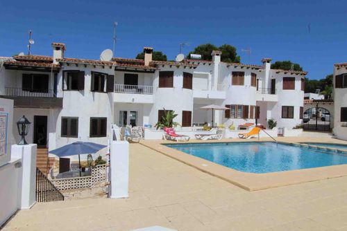 Algas 4pax Casa de vacaciones rústica y encantadora en Moraira, Costa Blanca, España, con piscina comunitaria para 4 personas. La casa está ubicada en una zona residencial de playa y se encuentra a 1 km de la playa....