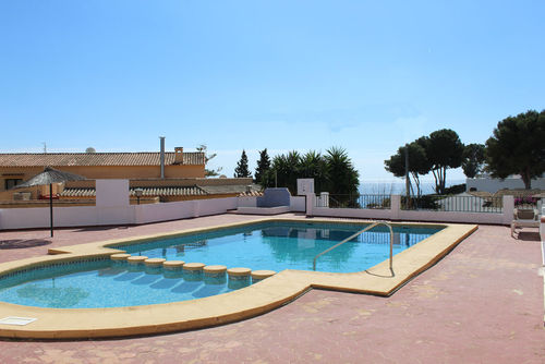 Algas 4pax Casa de vacaciones rústica y encantadora en Moraira, Costa Blanca, España, con piscina comunitaria para 4 personas. La casa está ubicada en una zona residencial de playa y se encuentra a 1 km de la playa....
