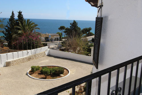 Algas 4pax Rustikales und charmantes Ferienhaus in Moraira, Costa Blanca, Spanien, mit einem Gemeinschaftspool für 4 Personen. Das Haus befindet sich in einem Wohngebiet in Strandnähe und ist 1 km vom Strand entfernt....