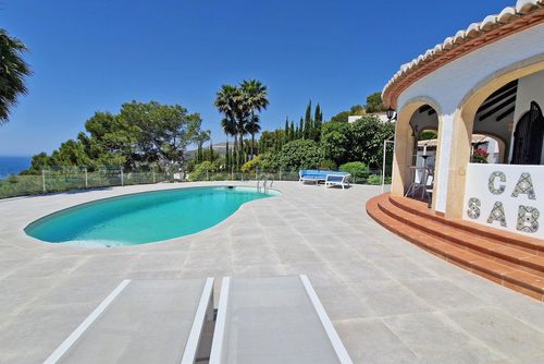 Casa Sabene Wunderbare und komfortable Villa in Jávea, Costa Blanca, Spanien, mit einem privaten Pool für 8 Personen. Das Haus befindet sich in einer Küsten-, hügeligen und städtischen Gegend, 3 km vom Strand La Granadella und 5 km von Jávea entfernt....