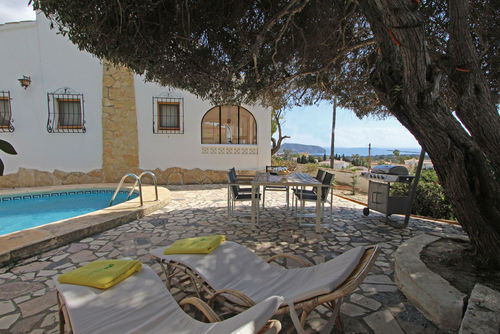 Oliva 6 Beautiful and comfortable villa in Moraira, Costa Blanca, Spain with a private pool for 6 persons. The house is situated in a hilly and residential area and is 3 km from Ampolla Moraira beach....