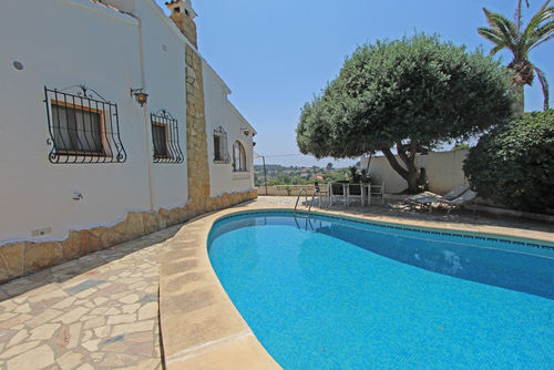 Oliva 6 Beautiful and comfortable villa in Moraira, Costa Blanca, Spain with a private pool for 6 persons. The house is situated in a hilly and residential area and is 3 km from Ampolla Moraira beach....