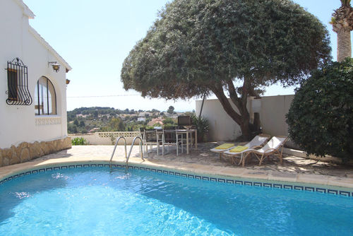 Oliva 6 Mooie en comfortabele villa in Moraira, Costa Blanca, Spanje met een privézwembad voor 6 personen. Het huis is gelegen in een heuvelachtig en residentieel gebied en ligt op 3 km van het Ampolla Moraira strand....