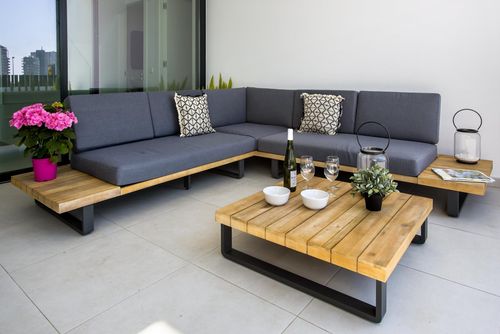 Clem Magnifique villa de luxe avec piscine privée à Calpe, Costa Blanca, Espagne pour 8 personnes. La villa est située dans une zone urbaine proche de la plage, à proximité de restaurants, bars et supermarchés, et à 1 km de la plage....