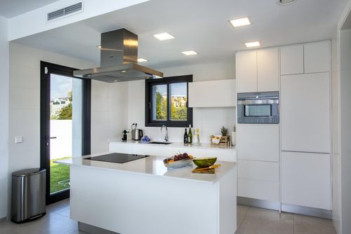 Clem Magnifique villa de luxe avec piscine privée à Calpe, Costa Blanca, Espagne pour 8 personnes. La villa est située dans une zone urbaine proche de la plage, à proximité de restaurants, bars et supermarchés, et à 1 km de la plage....