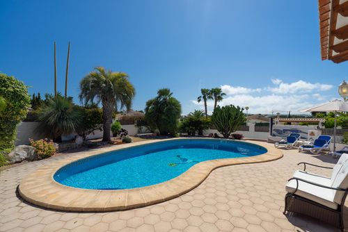 Semoni Large and comfortable villa in Xàbia, Costa Blanca, Spain with private pool for 6 people. The house is situated in a residential beach area and at 2 km from La Barraca, Xàbia beach....