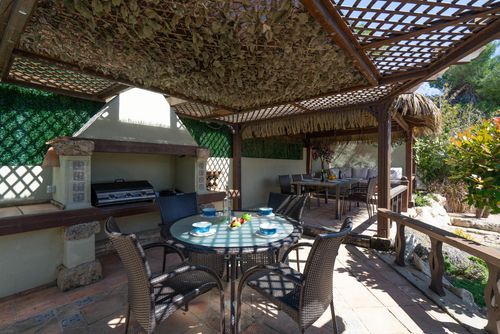 Semoni Grote en comfortabele villa met privézwembad in Jávea, Costa Blanca, Spanje voor 6 personen. Het huis is gelegen in een residentiële strandomgeving en op 2 km van La Barraca, het strand van Jávea....