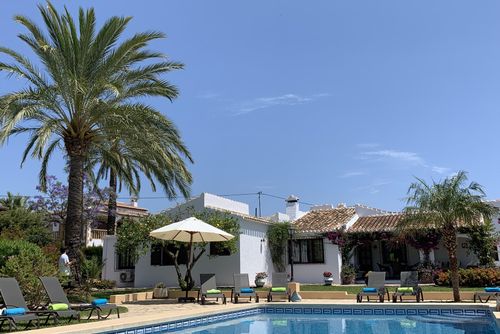 Villa Sortetes Magnifique et confortable maison de vacances à Javea, Costa Blanca, Espagne, avec piscine privée pour 10 personnes. La maison est située dans un quartier résidentiel, à proximité de restaurants et bars, de boutiques et supermarchés, et à 2 km de la plage....