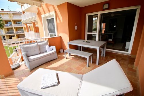 Estrella del Mar 68 by homeprive Wunderschöne Wohnung in Denia, Costa Blanca, Spanien, mit Gemeinschaftspool für 4 Personen. Die Wohnung befindet sich in einem Wohngebiet in Strandnähe, in der Nähe von Restaurants, Bars und Supermärkten, und nur 25 Meter vom Strand entfernt....