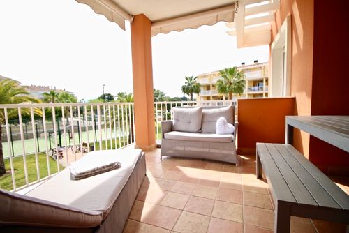 Estrella del Mar 68 by homeprive Underbar lägenhet i Denia, Costa Blanca, Spanien med gemensam pool för 4 personer. Lägenheten är belägen i ett bostadsområde nära stranden, nära restauranger, barer och stormarknader, och endast 25 meter från stranden....