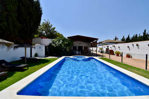 Lola Villa avec piscine privée à Chiclana de la Frontera, Costa de la Luz, Espagne, pour 11 personnes. La maison est située dans une zone côtière et rurale....