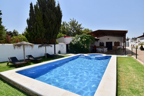 Lola Villa con piscina privada en Chiclana de la Frontera, Costa de la Luz, España, para 11 personas. La casa está situada en una zona costera y rural....