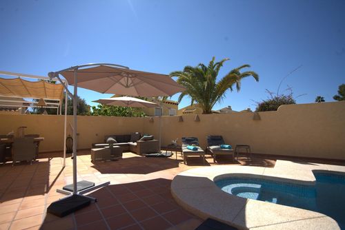 Altea casa Luna -la Nucia Moderne en comfortabele vakantiewoning in La Nucia, Costa Blanca, Spanje met privézwembad voor 6 personen. Het huis is gelegen in een kust-, heuvelachtig, bosrijk en residentieel gebied en bevindt zich op 3 km van Alfaz del Pi....