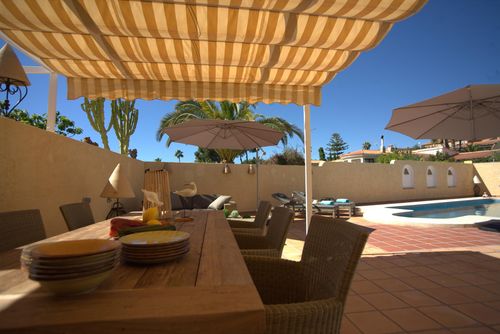 Altea casa Luna -la Nucia Moderna y cómoda casa de vacaciones en La Nucía, Costa Blanca, España, con piscina privada para 6 personas. La casa está situada en una zona costera, montañosa, boscosa y residencial, a 3 km de Alfaz del Pi....