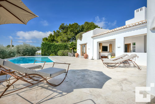 Herina 6 - Grupo Turis Villa cómoda en Moraira, Costa Blanca, España, con piscina privada para 6 personas. La casa está situada en una zona residencial y se encuentra a 2 km de la playa Cala Baladrar....