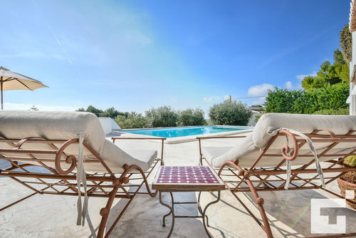Herina 6 Comfortabele villa in Moraira, Costa Blanca, Spanje met privé zwembad voor 6 personen. Het huis is gelegen in een woonwijk en is 2 km van het Cala Baladrar strand....