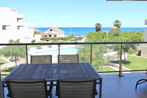 Tierra de mar 67 by homeprive Smuk lejlighed med fælles swimmingpool i Denia, Costa Blanca, Spanien til 4 personer. Lejligheden ligger i et boligområde tæt på stranden, nær restauranter, barer og supermarkeder, og kun 25 meter fra stranden....