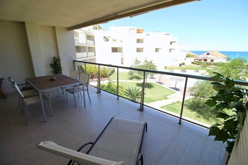 Tierra de mar 67 by homeprive Smuk lejlighed med fælles swimmingpool i Denia, Costa Blanca, Spanien til 4 personer. Lejligheden ligger i et boligområde tæt på stranden, nær restauranter, barer og supermarkeder, og kun 25 meter fra stranden....