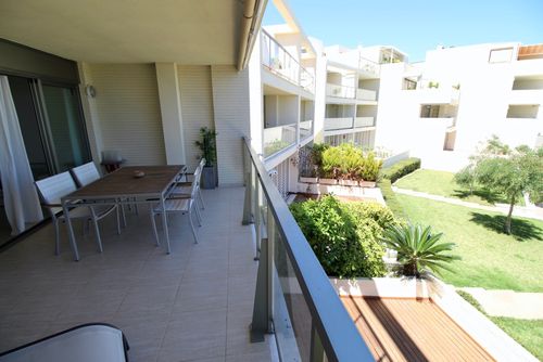 Tierra de mar 67 by homeprive Smuk lejlighed med fælles swimmingpool i Denia, Costa Blanca, Spanien til 4 personer. Lejligheden ligger i et boligområde tæt på stranden, nær restauranter, barer og supermarkeder, og kun 25 meter fra stranden....