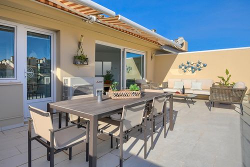 El Senillar Große und schöne Wohnung in Moraira, Costa Blanca, Spanien für 4 Personen. Die Wohnung liegt in einem Wohngebiet am Strand, in der Nähe von Restaurants und Bars, Geschäften und Supermärkten, 200 m vom Strand Playa de L'Ampolla und 0,2 km vom Mittelmeer entfernt....