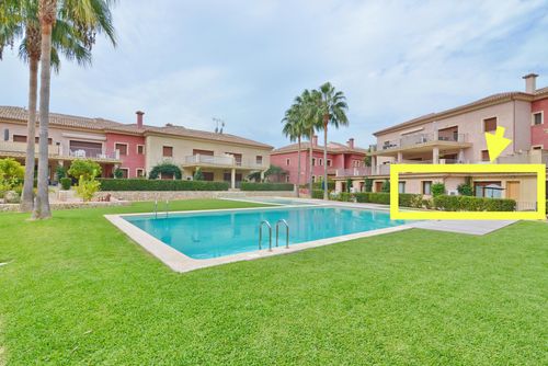 Jardines de Montemar by Solidays Maison de vacances à Benissa, Costa Blanca, Espagne, avec piscine commune pour 4 personnes. La maison est située dans un quartier résidentiel en bord de mer, à 2 km de la plage de Cala Baladrar et à 5 km de Moraira....