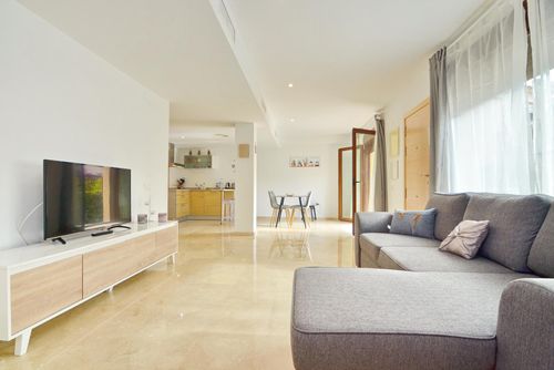 Jardines de Montemar by Solidays Casa de vacaciones en Benissa, Costa Blanca, España, con piscina comunitaria para 4 personas. La casa se encuentra en una zona costera y residencial, a 2 km de la playa Cala Baladrar y a 5 km de Moraira....