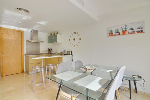 Jardines de Montemar by Solidays Casa de vacaciones en Benissa, Costa Blanca, España, con piscina comunitaria para 4 personas. La casa se encuentra en una zona costera y residencial, a 2 km de la playa Cala Baladrar y a 5 km de Moraira....