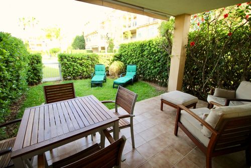 La Rosaleda 71 by homeprive Lejlighed med fælles pool i Denia, Costa Blanca, Spanien til 4 personer. Lejligheden ligger i et boligområde tæt ved stranden, nær restauranter og barer, supermarkeder og en tennisbane, og er kun 200 m fra stranden....