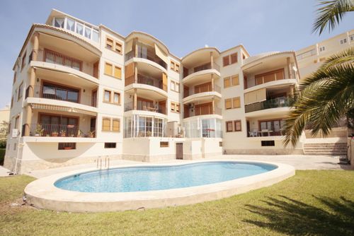 Saladar Hermoso y cómodo apartamento en Jávea, Costa Blanca, España para 7 personas. El apartamento está situado en una zona residencial de playa, cerca de restaurantes, bares, tiendas y supermercados, a 500 metros de la playa de El Arenal....