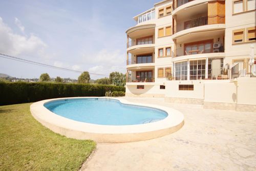 Saladar Bel et confortable appartement à Jávea, Costa Blanca, Espagne pour 7 personnes. L'appartement est situé dans une zone résidentielle de plage, à proximité de restaurants, bars, boutiques et supermarchés, et à 500 mètres de la plage El Arenal....