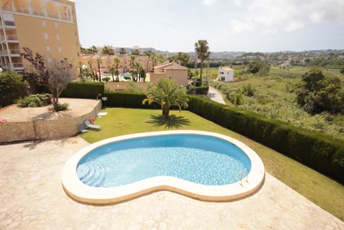 Saladar Bel et confortable appartement à Xàbia, Costa Blanca, Espagne pour 6 personnes. L'appartement est situé dans un quartier résidentiel de plage, à proximité des restaurants et bars, des commerces et supermarchés, et à 500 mètres de la plage El Arenal....