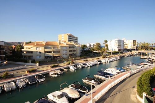Venecia Appartement magnifique et confortable à Xàbia, Costa Blanca, Espagne pour 6 personnes. L'appartement est situé à proximité des restaurants et bars, des boutiques et supermarchés, et à 200 mètres de la plage El Arenal....