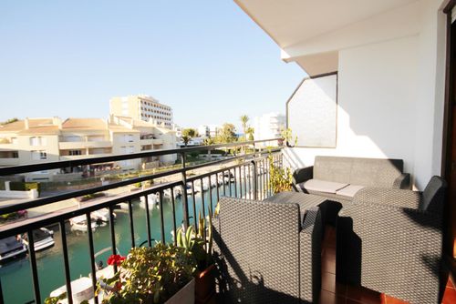 Venecia Appartement magnifique et confortable à Xàbia, Costa Blanca, Espagne pour 6 personnes. L'appartement est situé à proximité des restaurants et bars, des boutiques et supermarchés, et à 200 mètres de la plage El Arenal....