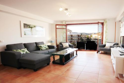 Venecia Appartement magnifique et confortable à Xàbia, Costa Blanca, Espagne pour 6 personnes. L'appartement est situé à proximité des restaurants et bars, des boutiques et supermarchés, et à 200 mètres de la plage El Arenal....