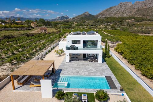 Azahar Sun Villa moderne et confortable à Denia, Costa Blanca, Espagne, avec piscine privée pour 10 personnes. La maison est située dans un secteur vallonné et rural....