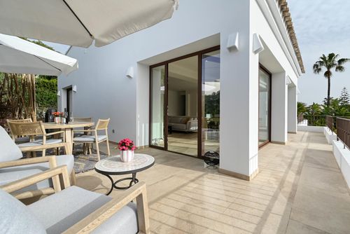 Amipa Moderne und luxuriöse Villa mit beheiztem Pool in Moraira, Costa Blanca, Spanien für 6 Personen. Die Villa befindet sich in einer Küstenregion, in der Nähe von Restaurants, Bars und Geschäften und ist nur 1 km vom Strand entfernt....