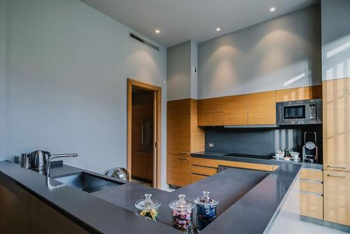 Large Aparment Close to Centrum 4bdr Apartemen di Amsterdam, Noord-Holland, Netherlands untuk 10 orang...