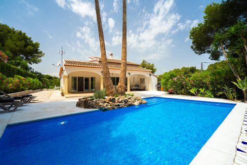 Alma Beautiful and comfortable villa with a private pool in Jávea, Costa Blanca, Spain for 6 persons. The house is situated in a residential beach area, 3 km from El Arenal beach and 5 km from Jávea Pueblo....