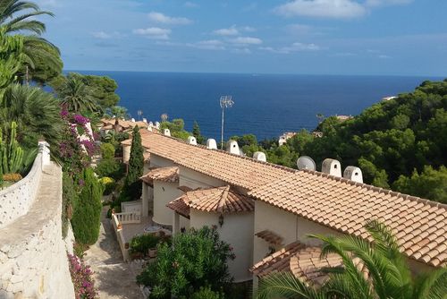 Tranquil Townhouse in Balcon al Mar Casa en Jávea, Costa Blanca, España, con piscina comunitaria para 4 personas. La casa se encuentra en una zona costera y montañosa....