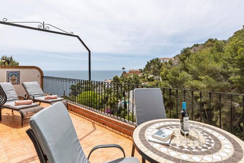 Tranquil Townhouse in Balcon al Mar Casa en Jávea, Costa Blanca, España, con piscina comunitaria para 4 personas. La casa se encuentra en una zona costera y montañosa....