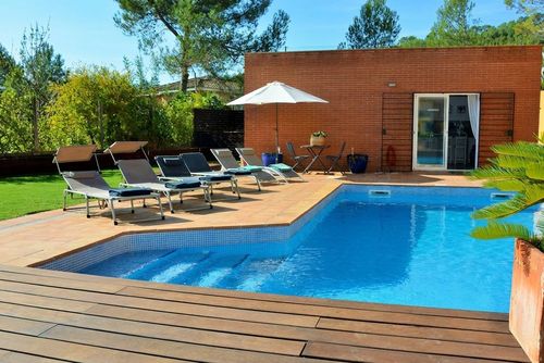 Only a 10-minute drive from Sitges. Villa Maria. High Comodity  Nice outdoor Area Very Calm Area Comfortable villa in Sitges, Costa Dorada, Spain with private pool for 12 people. The house is situated in a rural, wooded, urban and mountainous beach area, close to a golf course, 3 km from the beach (a 12-minute drive) and 3 km from the nearest town (a 5-minute drive)....