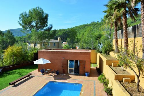 Only a 10-minute drive from Sitges. Villa Maria. High Comodity  Nice outdoor Area Very Calm Area Comfortable villa in Sitges, Costa Dorada, Spain with private pool for 12 people. The house is situated in a rural, wooded, urban and mountainous beach area, close to a golf course, 3 km from the beach (a 12-minute drive) and 3 km from the nearest town (a 5-minute drive)....