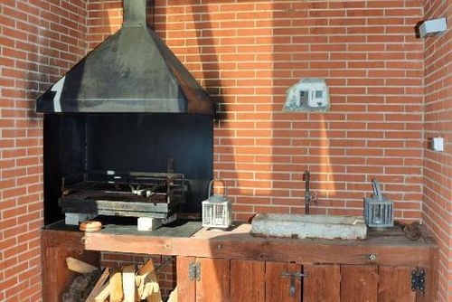 Only a 10-minute drive from Sitges. Villa Maria. High Comodity  Nice outdoor Area Very Calm Area Vila yang nyaman di Sitges, Costa Dorada, Spanyol dengan kolam renang pribadi untuk 12 orang. Rumah ini terletak di daerah pantai yang rural, berhutan, perkotaan, dan pegunungan, dekat dengan lapangan golf, 3 km dari pantai (perjalanan 12 menit) dan 3 km dari kota terdekat (perjalanan 5 menit)....