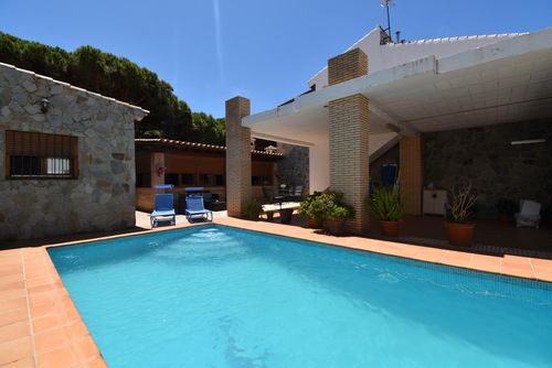 La Barrosa 303 House with private pool in Chiclana de la Frontera, Costa de la Luz, Spain for 4 persons. The house is situated in an urban beach area and is 500 m from La Barrosa beach....