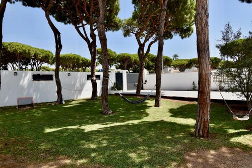 Coto Villa in La Barrosa, Costa de la Luz, Spain with private pool for 8 persons. The house is situated in a residential beach area and is 1 km from La Barrosa beach....