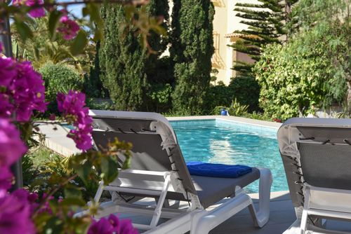 Nora Bellissima e allegra villa a Benitachell, Costa Blanca, Spagna con piscina privata per 6 persone. La casa è situata in una zona collinare residenziale vicino alla spiaggia, a 4 km dalla spiaggia di Cala Moraig e a 4 km da Moraira....