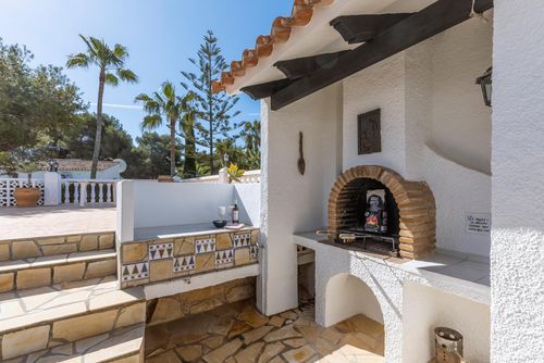 Casa Nero Wunderschönes und angenehmes Ferienhaus in Javea, Costa Blanca, Spanien, mit privatem Pool für 6 Personen. Das Haus befindet sich in einer hügeligen Wohngegend, in der Nähe von Restaurants und Bars, und ist 4 km vom Strand Cala Barraca entfernt....